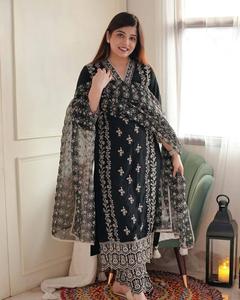 คอลเลกชันผู้หญิงอินเดียขายส่งเคอร์ติสําเร็จรูปพร้อม Salwar ในผ้าคุณภาพสูง ดูดีไซน์ใหม่ Kurta dhoti salwaar - Product Image 2