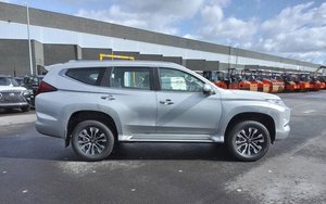 รถยนต์ใหม่เอี่ยม มิตซูบิชิ ปาเจโร มอนเตโร GLS, เครื่องยนต์เบนซิน 3.0 ลิตร รถ SUV ใหม่เอี่ยม ไม่เคยมีทะเบียน 0 กม. อ้างอิง 2886 - Product Image 6