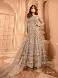Vente en gros de costume et de robe longue Anarkali brodés en filet de créateur pour femmes robe indienne pakistanaise OEM et fournitures de marque privée - Product Image 6