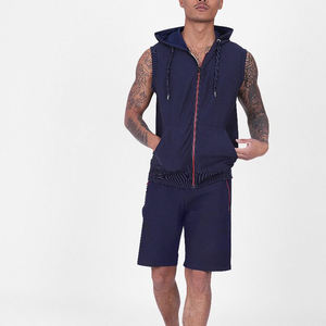 Logotipo personalizado 2022, venta al por mayor, conjuntos de Jogger para hombre, ropa de calle de manga corta, camisas y pantalones cortos, chándal corto para hombre, conjunto de Top sin mangas para hombre - Product Image 2