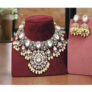 Atractivo Juego de Gargantilla con Piedras Kundan Chapadas en Oro de la Mejor Calidad, con Aspecto de Perlas, con Pendientes, Colección de Joyería para Bodas para Mujer - Product Image 1