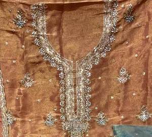 ชุดสูทแฟชั่นอินเดียปักด้วยมือจากนักออกแบบสมัยใหม่สำหรับงานปาร์ตี้สไตล์ดั้งเดิม - Product Image 1