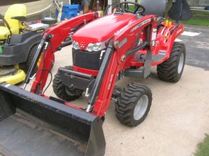 Mini tracteur à roues Massey Ferguson GC1705 23HP avec chargeur frontal et accessoires fournis par les fournisseurs - Product Image 5