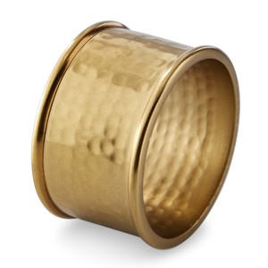 Anillo para Servilletas de Oro Martillado, Diseño Metálico Texturizado Hecho a Mano para una Decoración de Mesa de Comedor Moderna y Elegante - Product Image 1
