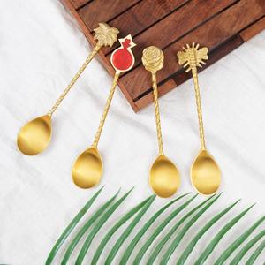 Ensemble de couverts de salle à manger en acier inoxydable de style antique de cinq pièces avec des ustensiles à noyau solide et contemporains pour les repas de tous les jours - Product Image 2