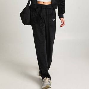 Ensemble 2 pièces en velours pour femme : sweat à capuche zippé et pantalon de jogging décontracté – Fabrication sur mesure avec logo personnalisé (OEM/ODM) et marque privée - Product Image 6