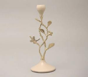 Bougeoir de luxe en aluminium doré de style royal ajoute une ambiance chaleureuse, accueillante, élégante et élégante à n'importe quelle pièce - Product Image 4