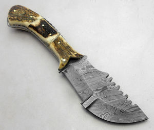 Cuchillo rastreador de caza de acero de Damasco hecho a mano, hoja de acero inoxidable de calidad con mango de cuerno para acampar, soporte OEM personalizable - Product Image 1