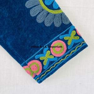 Veste en coton Suzani faite à la main en Inde, veste courte brodée à la main, veste unisexe, veste courte Suzani faite à la main - Product Image 4