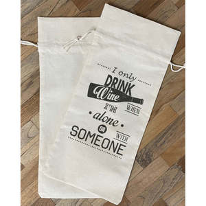 Bolsas de Vino con Diseño 'Solo Bebo Vino Cuando Estoy Solo o Con Alguien' - Product Image 1