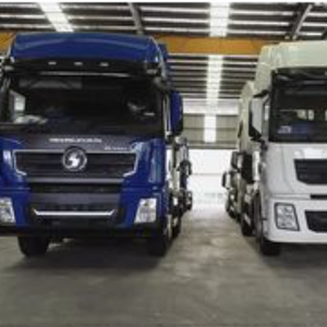 Camion benne multifonctionnel HOWO 8x4 40 tonnes en stock avec garantie de 3 ans, origine américaine, pour usage agricole - Product Image 2