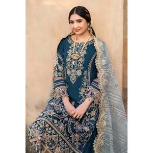 Conjunto de traje de 3 piezas para mujer: Camisa de batik con lentejuelas bordadas, Dupatta de tela Khaddi bordada y Pantalones bordados - BIC-4672 - Product Image 2