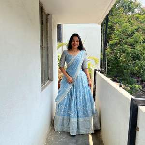 Lehenga Choli de Seda Espacial de Alta Calidad para Mujer, Bordado Zari Dori con Lentejuelas, para Bodas y Fiestas, con Interior de Microalgodón, Hecho en India - Product Image 2