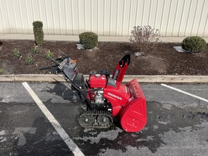 Souffleuse à neige motorisée offerte à prix réduit pour une élimination efficace de la neige par conditions hivernales - Product Image 4