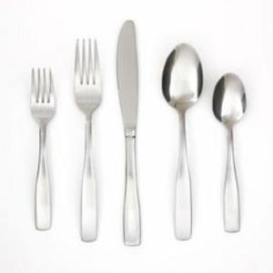 Juego de cubiertos de acero inoxidable de alta calidad para cocinas modernas con bordes pulidos y elementos de diseño ergonómico - Product Image 2