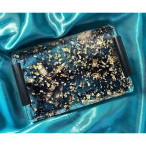 Plateau de service décoratif en résine avec un design complexe conçu pour servir des collations au café ou des desserts dans un style élégant - Product Image 3