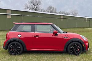Mini Cooper John Cooper Works 2024, Gasolina, Bajo Kilometraje - Product Image 2