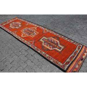 Alfombra Turca de 3.1x10.4 pies, Alfombra Herki Vintage, Alfombra de Lana Roja Sólida - Product Image 2