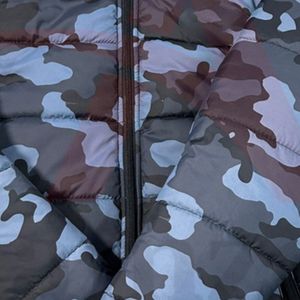 Men's Camouflage Puffer Jacket 300 GSM Polyester Fabric Full Zip <b>Detachable</b> <b>Sleeves</b> & Hood Puffer Jacket For Men From Pakistan - Product Image 6