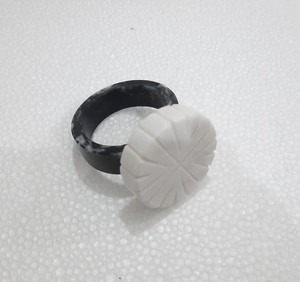 Los servilleteros y anillos cuadrados de madera natural hechos a mano sirven como regalos promocionales versátiles y Decoración elegante de vajilla de fiesta. - Product Image 6