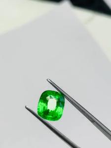 เบาะรองนั่ง tavorite ธรรมชาติพลอย3.15ก้อนคุณภาพ AAA ความมันวาวและสีเขียวสดใสตัดและขัดได้อย่างสมบูรณ์แบบ - Product Image 2