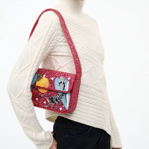 กระเป๋าถือแฟชั่นสไตล์โบฮีเมียน ดีไซน์เก๋ แต่งพู่ห้อยลายงู งานแฮนด์เมด พร้อมงานปักและประดับลูกปัด ปิดด้วยซิป สินค้ามาใหม่ - Product Image 1