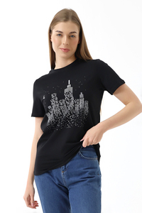 เสื้อยืดผู้หญิงสีดำสไตล์ลำลองทันสมัย ผลิตจากผ้าฝ้าย 100% เป็นมิตรต่อสิ่งแวดล้อม ดีไซน์ทันสมัย เหมาะสำหรับใส่ในชีวิตประจำวันและลุคสปอร์ต - Product Image 4