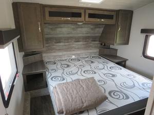 Se vende F-O-R-E-S-T R-I-V-E-R C-H-E-R-O-K-E-E A-R-C-T-I-C W-O-L-F 3-6-6-0-S-U-I-T-E usada del año 2022 - Product Image 6