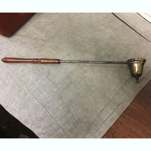 Campana Vela Snuffer Oro Negro Mango acanalado Vela Snuffer Hermosa Forma de campana hecha a mano Plata Metal Vela Snuffer de latón - Product Image 1