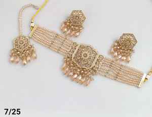 Diseño de flores impresionante hecho a mano Zirconia cúbica moda india gargantilla joyería collar con pendiente y Mangtika conjunto para mujer - Product Image 2