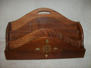 Porte-lettres en bois de teck poli et support de bureau de papeterie de bureau élégant organisateur en bois fabriqué à la main avec porte-stylo - Product Image 3