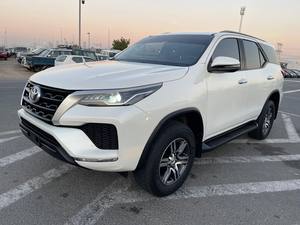 VEHÍCULO USADO 2022 TOYOTA FORTUNER EXR 57,720KM 100HP 5 CILINDROS 4 TIEMPOS Gasolina V6 DIÉSEL Transmisión AUTOMÁTICA - Product Image 3