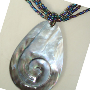 Collier en coquillage noir sculpté avec perles, bijoux en coquillage, motif de fruits, sculpture artistique, perle naturelle pour cadeau - Product Image 2