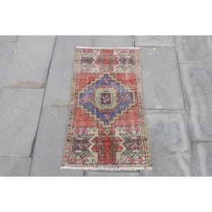 พรมตุรกีขนาดเล็ก 1.6x2.9 ฟุต พรมวินเทจ พรมลายต้นไม้และพืชสีแดง - Product Image 1