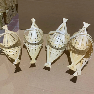 Plateau à sushi en rotin tressé artisanal, design écologique, fabriqué au Vietnam - Product Image 1