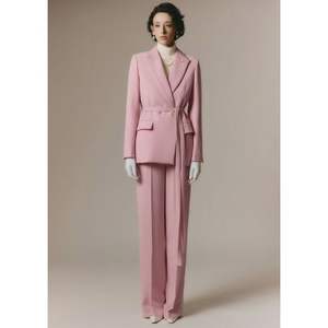 Chaqueta Margot de estilo elegante para mujer de alta calidad Cierre de doble botonadura Servicios ODM Hecho en Vietnam - Product Image 1