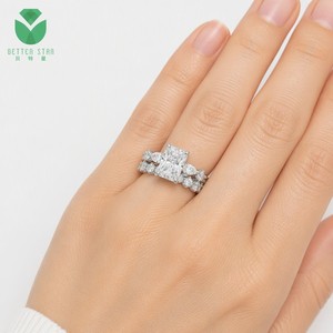 Bague de fiançailles solitaire classique Betterstar en diamant de laboratoire taille radiant, or blanc 18 carats, 1 carat D VVS, certifiée IGI, pour femme - Product Image 2