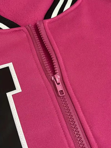 2025 nueva chaqueta universitaria de alta calidad hecha a medida para mujer cuerpo de lana y mangas de cuero brillante chaqueta de béisbol con letras a la venta - Product Image 6