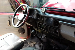 LISTO PARA CONDUCIR - USADO, VOLANTE A LA IZQUIERDA |   CONDUCCIÓN DERECHA |   TOYOTA LAND CRUISER FZJ73 1995, 5 velocidades - Product Image 3