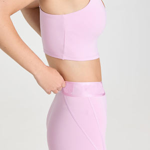 Conjunto de Top Deportivo y Pantalones Cortos de Yoga para Mujer, Diseño Sólido, Largo por Encima de la Rodilla, para Ropa Deportiva - Product Image 3