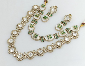 ENSEMBLE DE BIJOUX INDIENS TRADITIONNELS ET À LA MODE EN CUIVRE ENSEMBLE DE BIJOUX DE MARIAGE POUR FEMMES BOUCLES D'OREILLES ET COLLIER - Product Image 1