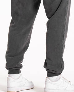 T-shirt et pantalon de survêtement noirs brodés à l'acide avec logo personnalisé survêtement en molleton de coton vêtements de sport et de gym pour hommes pantalons et pantalons pour hommes - Product Image 6