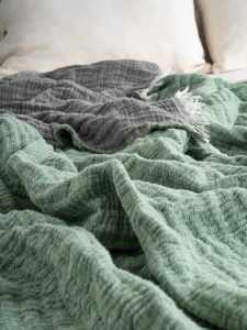 Sierra Four Couche de mousseline coton Velours Tissu Broderie Usage domestique Remplissage léger - Product Image 1