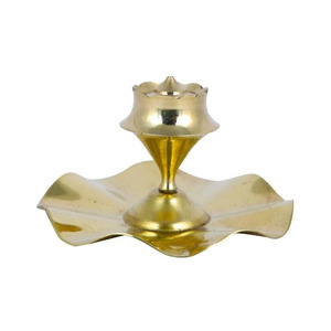 Charme lumineux: le porte-bougie parfait Élégance rougeoyante: un bougeoir pour chaque espace - Product Image 1