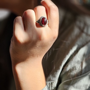 แหวนเงินแท้ 925 ประดับพลอยโกเมน สำหรับทุกเพศ คุณภาพเยี่ยม เหมาะสำหรับงานแต่งงาน งานหมั้น ของขวัญวันครบรอบ งานศาสนา และงานเลี้ยงต่างๆ - Product Image 1