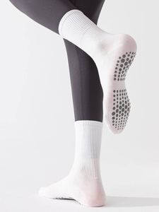 La mejor calidad 100% algodón Athletic Grip calcetines Unisex antideslizante y transpirable logotipo personalizable en blanco negro para deportes de fútbol - Product Image 2