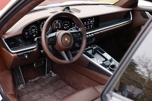 Porsche 911 Turbo S Coupé d'occasion propre, modèle 2022 - Product Image 3