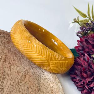 Bracelet gravé à la main, bracelet en ambre baltique naturel, couleur jaune d'œuf - Product Image 3