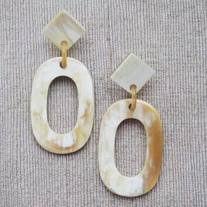 Falak World Export Boucles d'oreilles pendantes en corne de buffle faites à la main vintage moderne avec accent doré, bijoux de cadeau de fête à la mode - Product Image 1