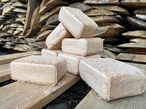 Briquetas de Madera Naturales y Duraderas/RUF, Combustible de Biomasa Ecológico de Bajo Precio para Chimeneas, Estufas y Sistemas de Calefacción Industrial - Product Image 5